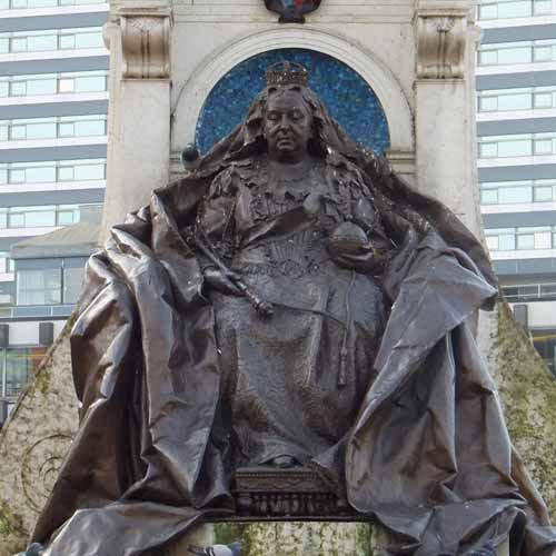 Queen Victoria Statue Manchester